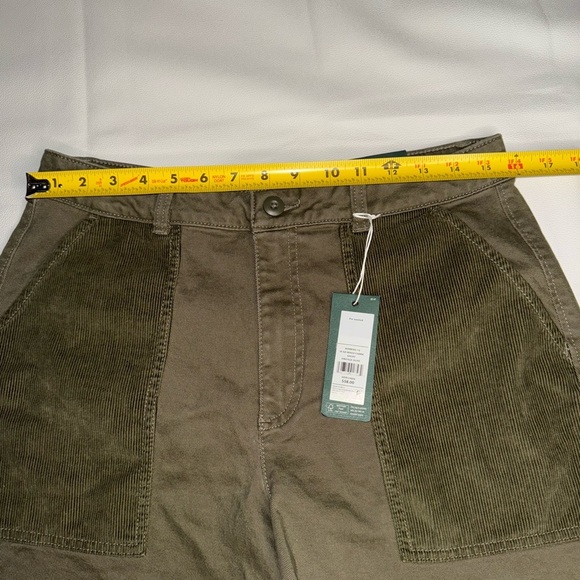 Alpine Design Womens Olive Cargo Shorts NWT Size 10 - Picture 4 of 10
